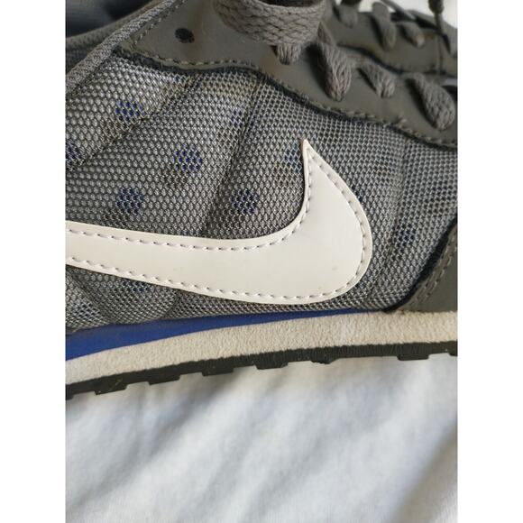 Nike grey Genicco sneakers. Women's US size 7.5 EUC - Picture 6 of 11